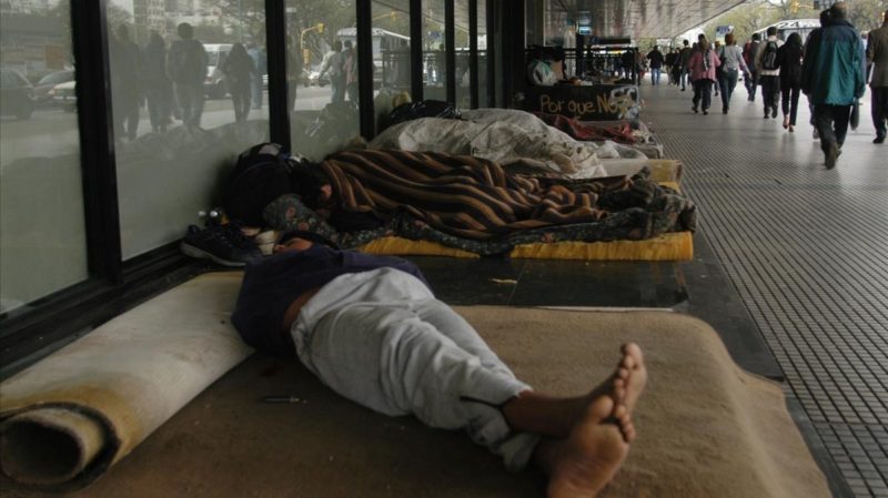 Ciudad de Buenos Aires: A m&aacute;s crisis econ&oacute;mica, m&aacute;s personas viviendo en la calle