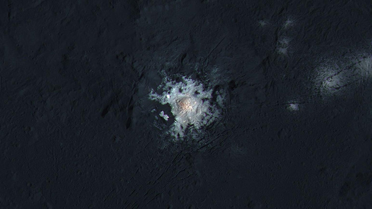 &iquest;Vida en Ceres? La variaci&oacute;n de puntos luminosos en el planeta enano desconcierta a los cient&iacute;ficos: