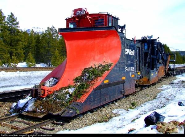Impactante v&iacute;deo del paso de un tren que arrasa con la nieve de las v&iacute;as