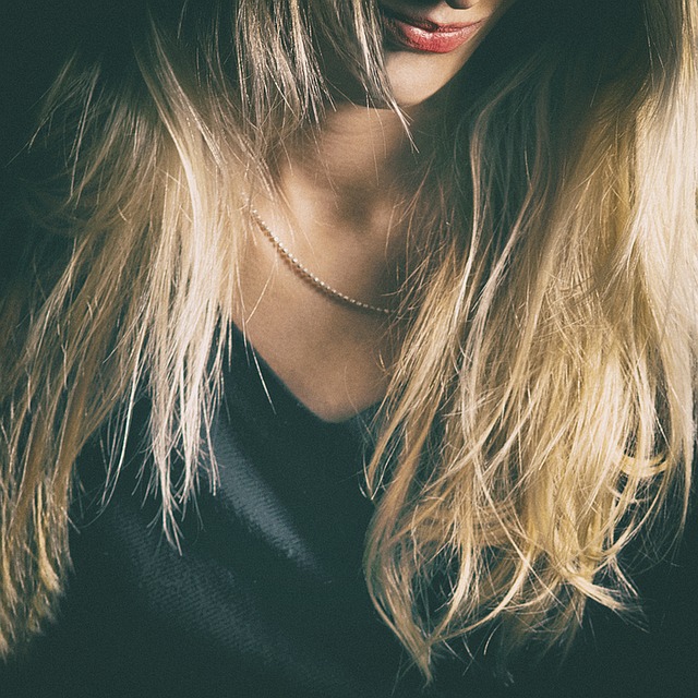 Fortalece tu cabello e hidr&aacute;talo con un tratamiento de peeling capilar que puedes hacer en casa 