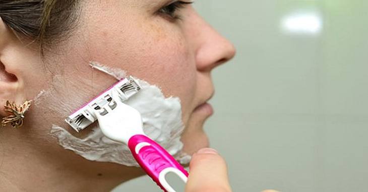 &iquest;Por qu&eacute; las mujeres deben empezar afeitar sus caras?
