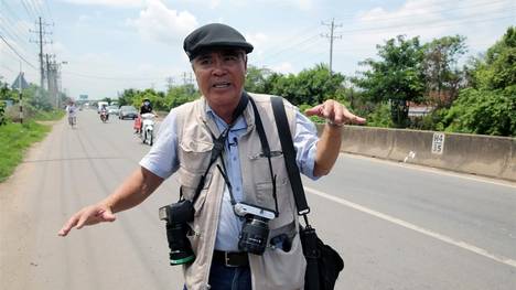 El fot&oacute;grafo de la "nena de napalm" regresa a Vietnam con un iphone 43 a&ntilde;os despu&eacute;s