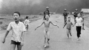 El fot&oacute;grafo de la "nena de napalm" regresa a Vietnam con un iphone 43 a&ntilde;os despu&eacute;s