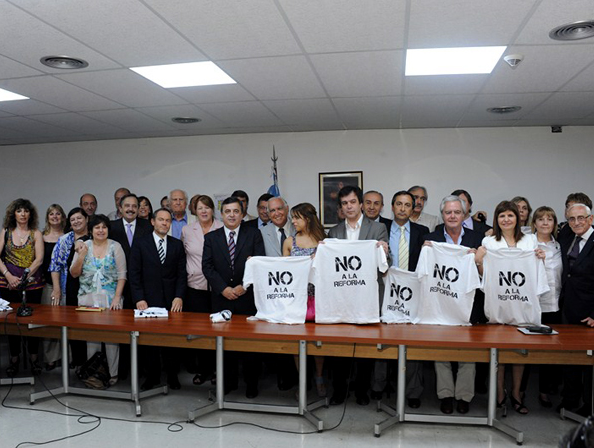 Diputados opositores firmaron un acuerdo en contra de la re-reelecci&oacute;n
