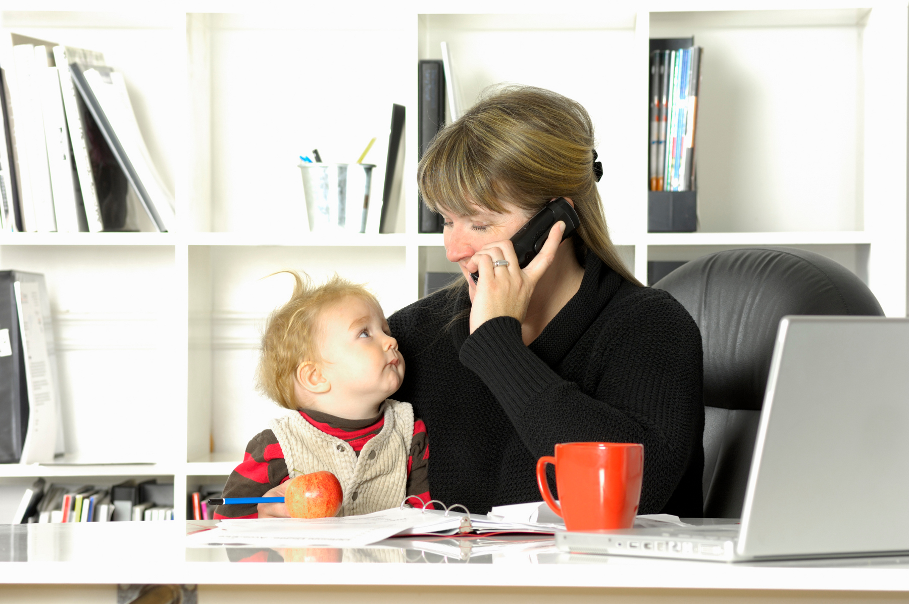 Seg&uacute;n estudio, mujeres adictas al trabajo tienden a sufrir m&aacute;s problemas de salud que los hombres