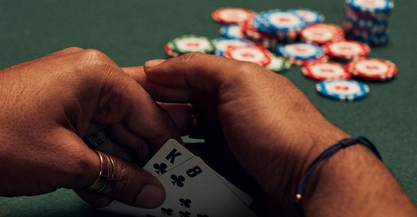 Tips de expertos para mejorar en el p&oacute;ker online