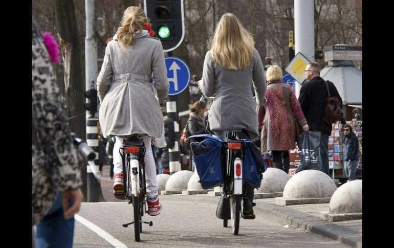 Gobierno holand&eacute;s analiza pagar a quienes usen bicicleta como medio de transporte
