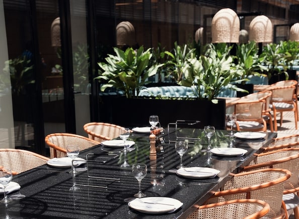 Holiday Inn Express & Suites Bogot&aacute; DC sorprende con la apertura de TAVOLA TERRAZA