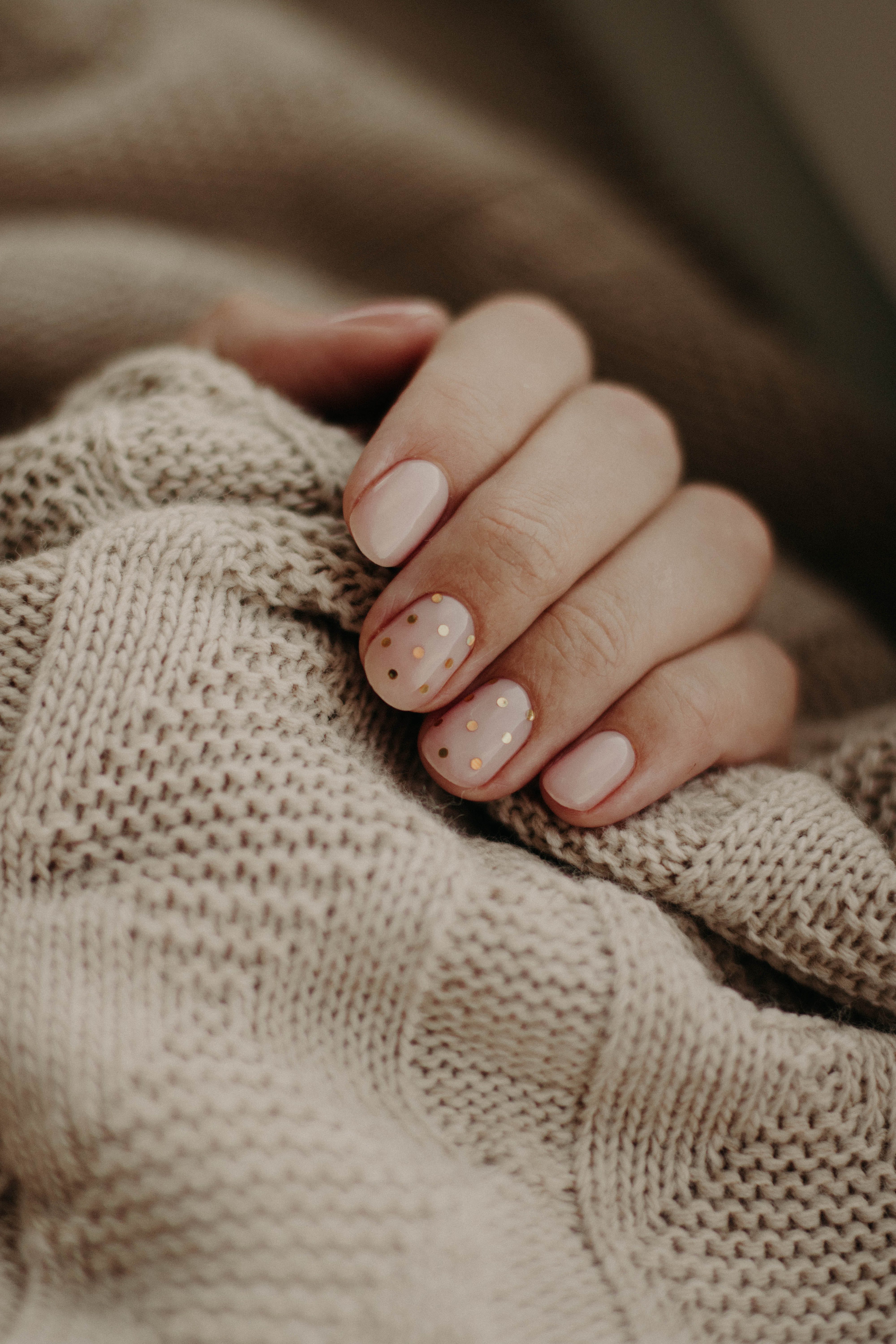 Cuidado Profesional: La Importancia de un Sal&oacute;n de U&ntilde;as para tu Manicura y Pedicura