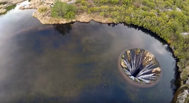 &iquest;Qu&eacute; se esconde tras este misterioso agujero en un lago de Portugal?
