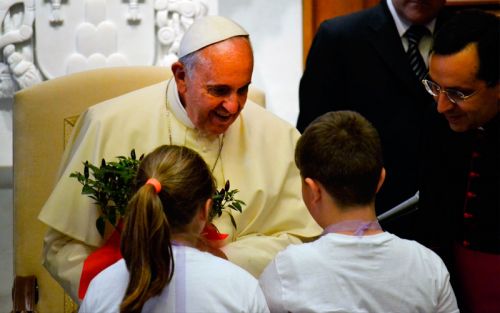 Papa Francisco: Un hijo que no pasa tiempo con sus padres est&aacute; hu&eacute;rfano