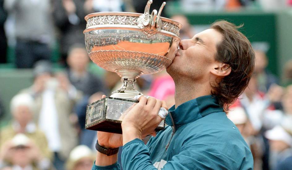 Rafael Nadal alza la Copa de los Mosqueteros por octava vez tras derrotar a Ferrer