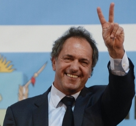 Scioli gast&oacute; $ 1.740.000 de fondos p&uacute;blicos en vuelo privado