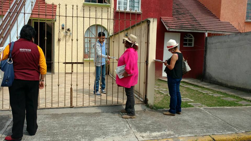Descubren a MORENA    comprando    copias de credencial para votar en $500 pesos