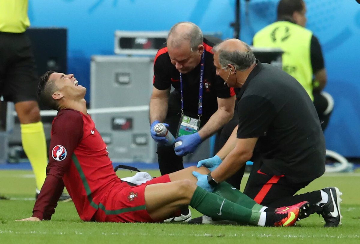 #CR7  Que grande eres Cristiano, por estas cosas eres el mejor. #POR #Euro2016Final PORTUGAL