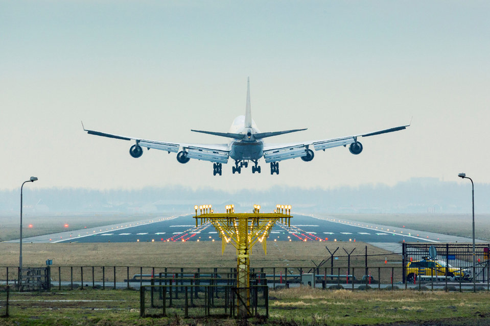 Muri&oacute; un piloto en pleno vuelo y el copiloto tuvo que aterrizar el avi&oacute;n