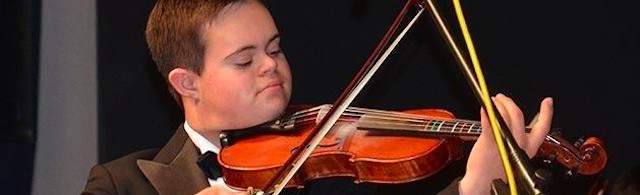  Con 16 a&ntilde;os, habla 4 idiomas, toca el viol&iacute;n, da conferencias: era abortable por Down 