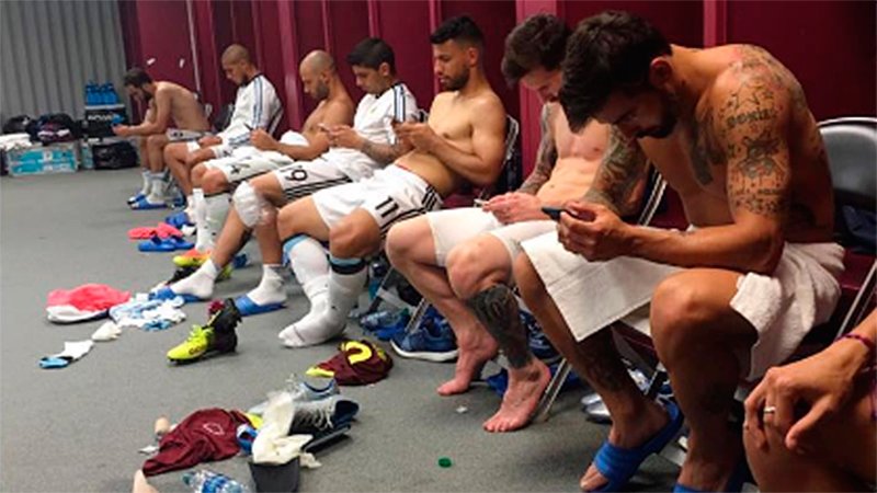 el celular se convirtio en un vicio que roba tiempo,salud y vida   humana,,,,legazcue