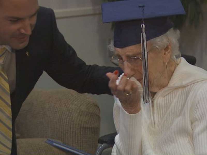 A los 97 a&ntilde;os recibi&oacute; finalmente su diploma de secundario